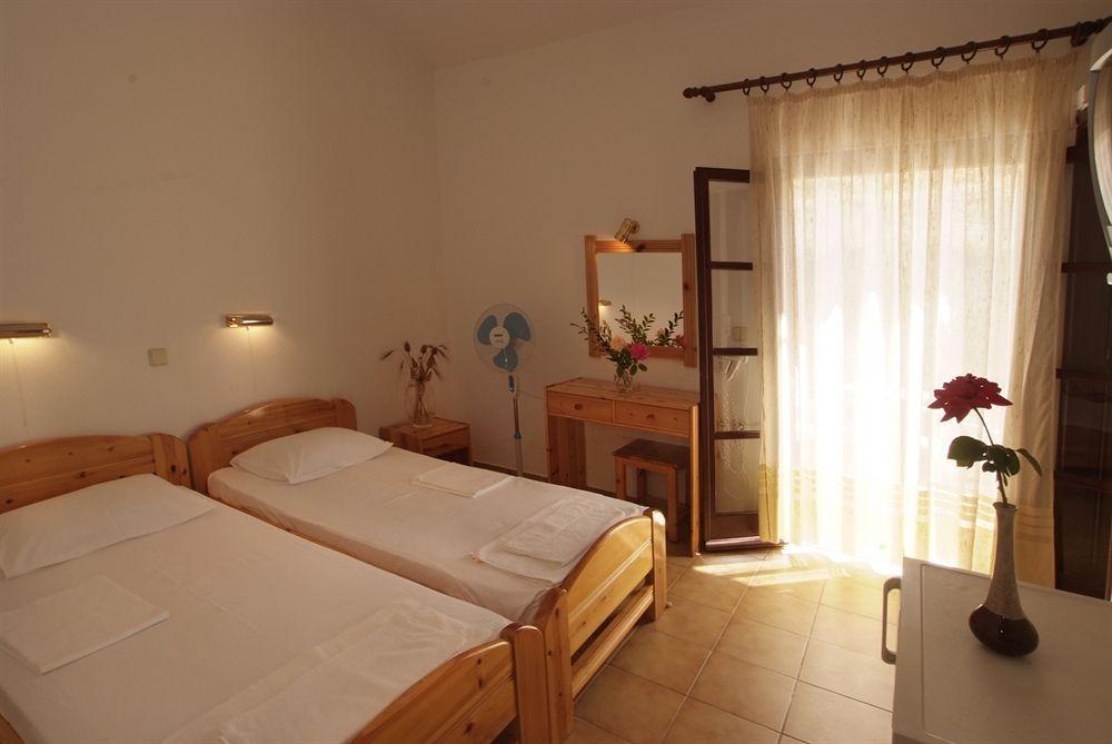 Ikaros Star Hotel Gialiskari  Bagian luar foto